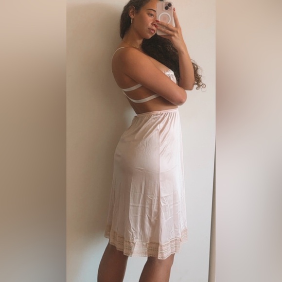 Vintage 80s Vanity Fair Embroidered Hem Coquette Pink Rosette Slip Skirt - Picture 3 of 13